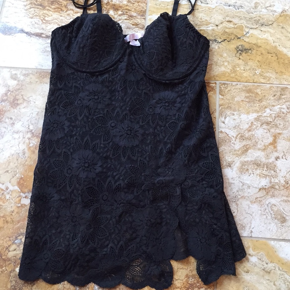 Victoria’s Secret Superstretch scalloped lace/slit